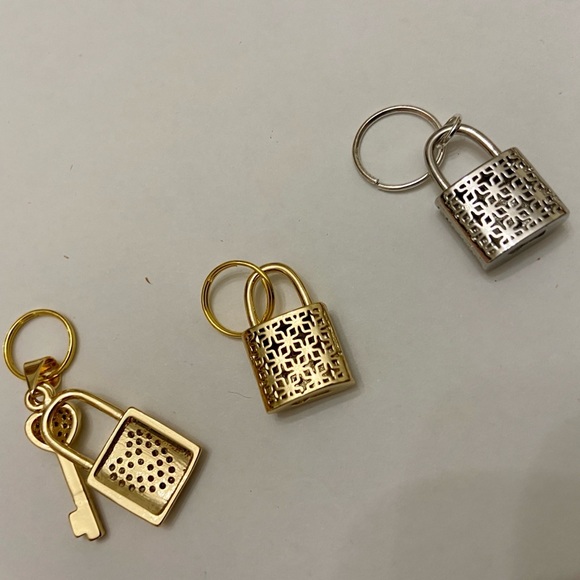 Silver Tone Elegant Padlock Charm with 16in Chain Necklace - Picture 12 of 12